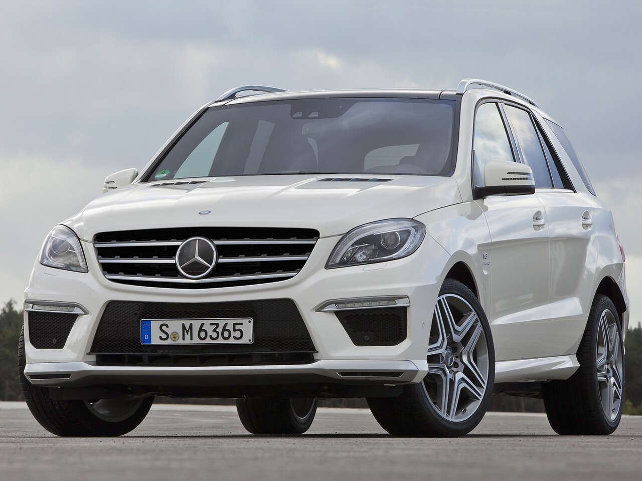 Mercedes-Benz M-Класс AMG (W166, 2012 - 2015 г.в.): вид спереди сбоку