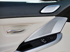 BMW 6-я серия купе 4.4i xDrive AT 650i: кнопки на двери