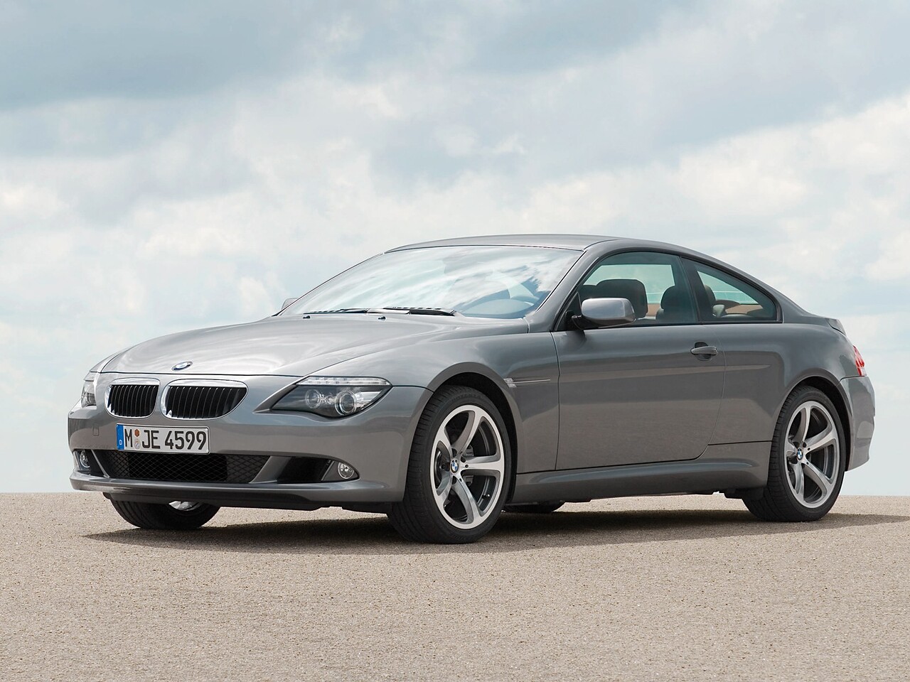 BMW 6-я серия купе (E63, 2004 - 2011 г.в.): вид спереди сбоку