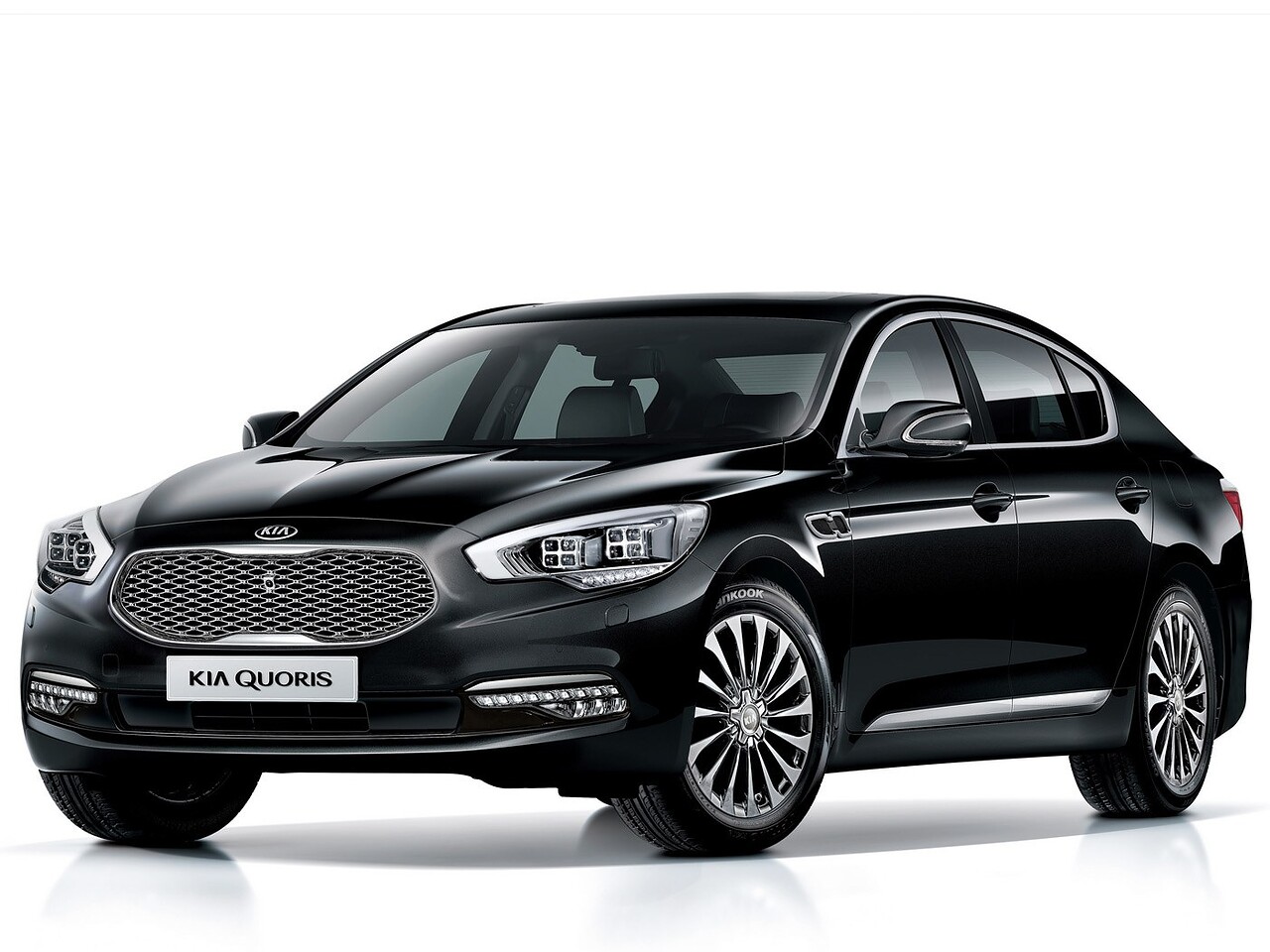 KIA Quoris (I поколение 2-й рестайлинг, 2015 - 2019 г.в.): вид спереди сбоку