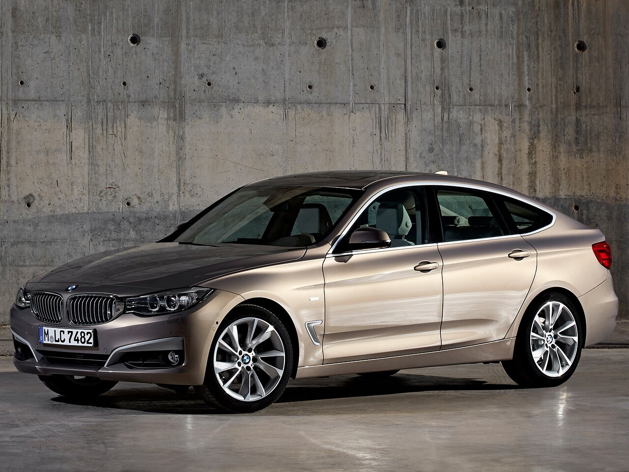 BMW 3-я серия Гран Туризмо лифтбек 2.0 xDrive AT 320i: вид спереди сбоку