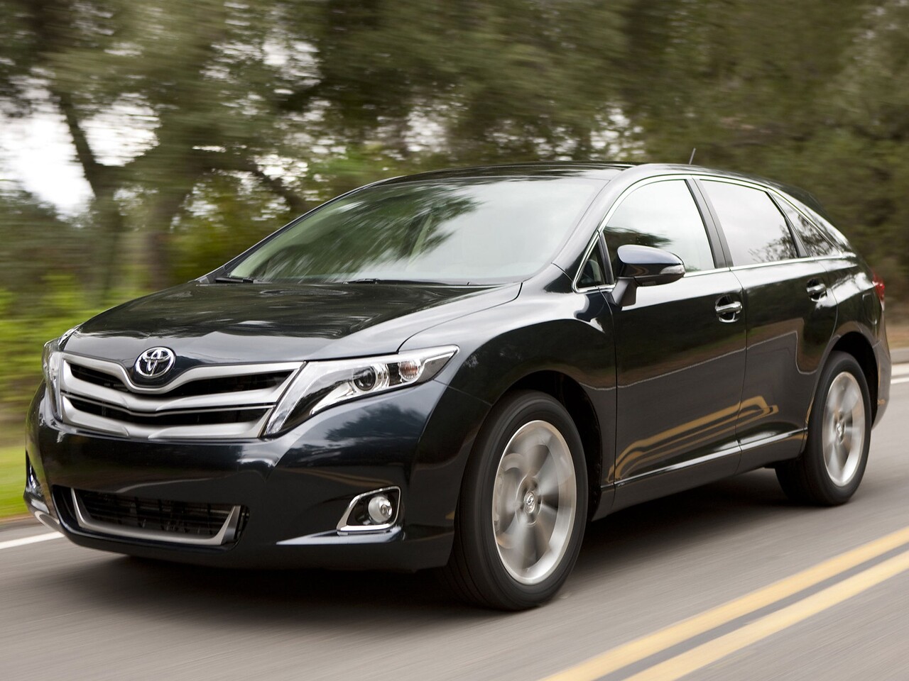 Toyota Venza 2.7 4wd AT Элеганс Плюс: вид спереди сбоку