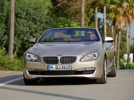 BMW 6-я серия кабриолет (F13, 2010 - 2015 г.в.): вид спереди в движении