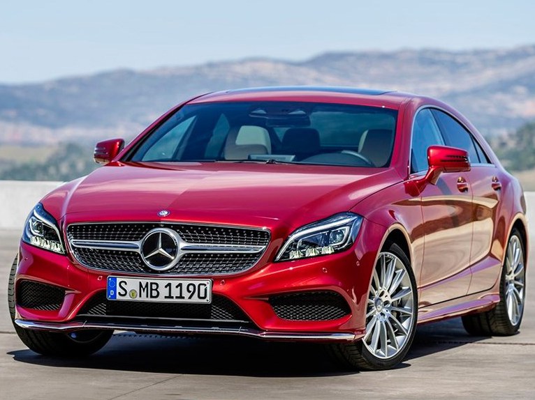 Mercedes-Benz CLA-Класс (C117/X117 рестайлинг, 2016 - 2019 г.в.): вид спереди сбоку