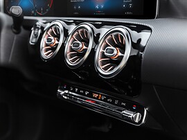 Mercedes-Benz CLA-Класс седан 1.3 4x4 AT Sport (CLA 200): салон
