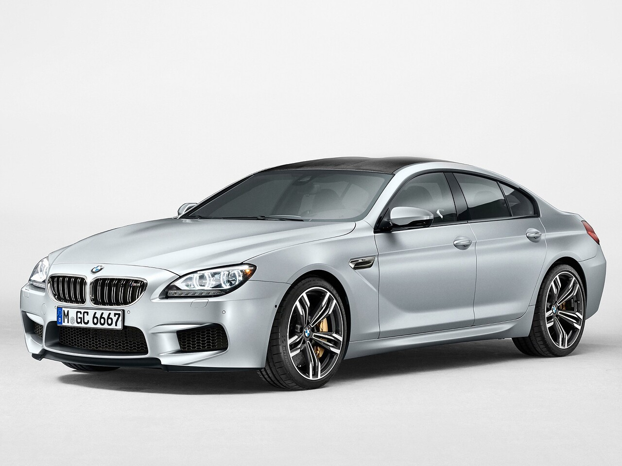 BMW M6 Гран Купе 4.4 AT: вид спереди сбоку