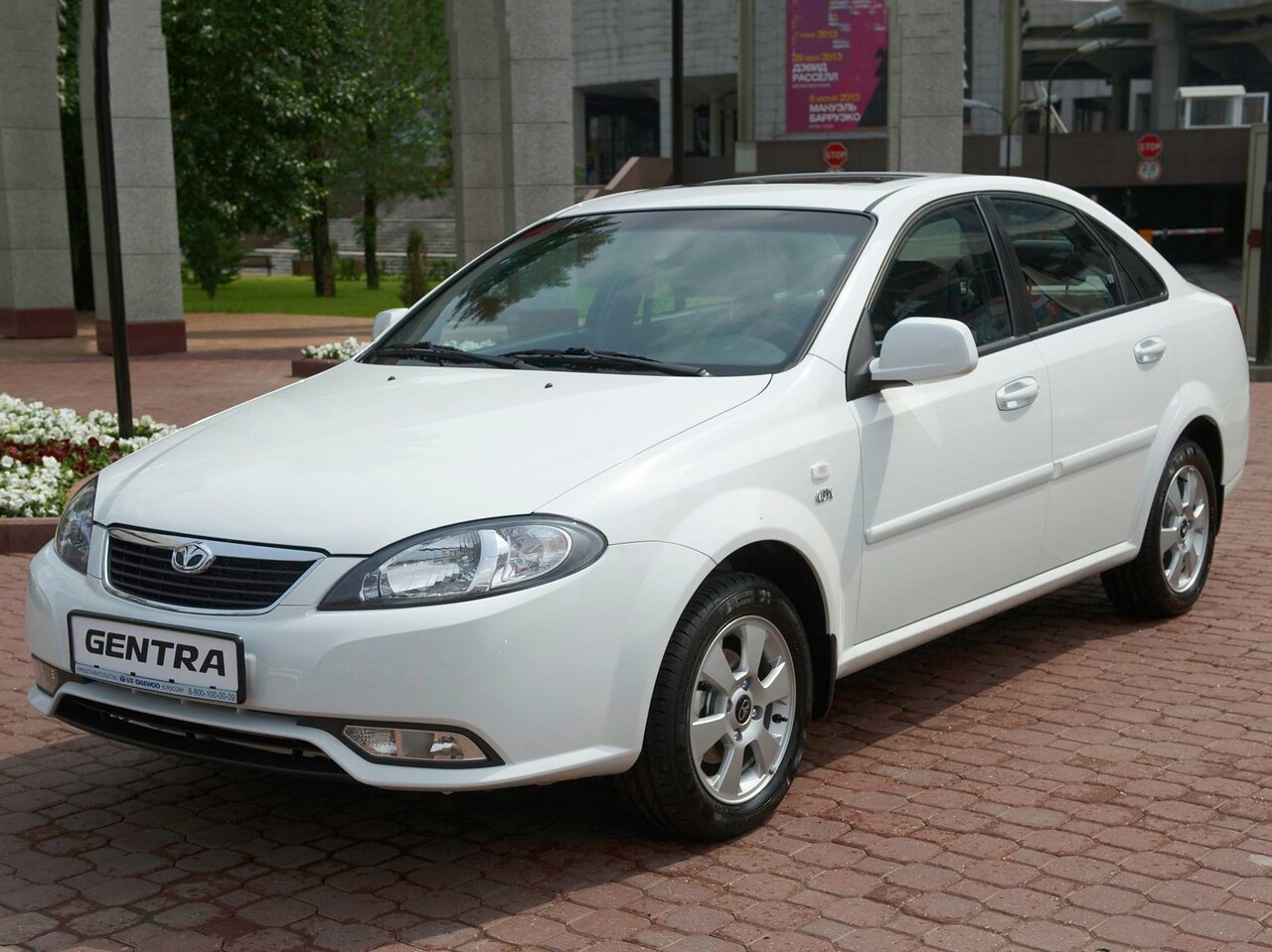 Daewoo Gentra 1.5 MT Comfort Plus: вид спереди сбоку