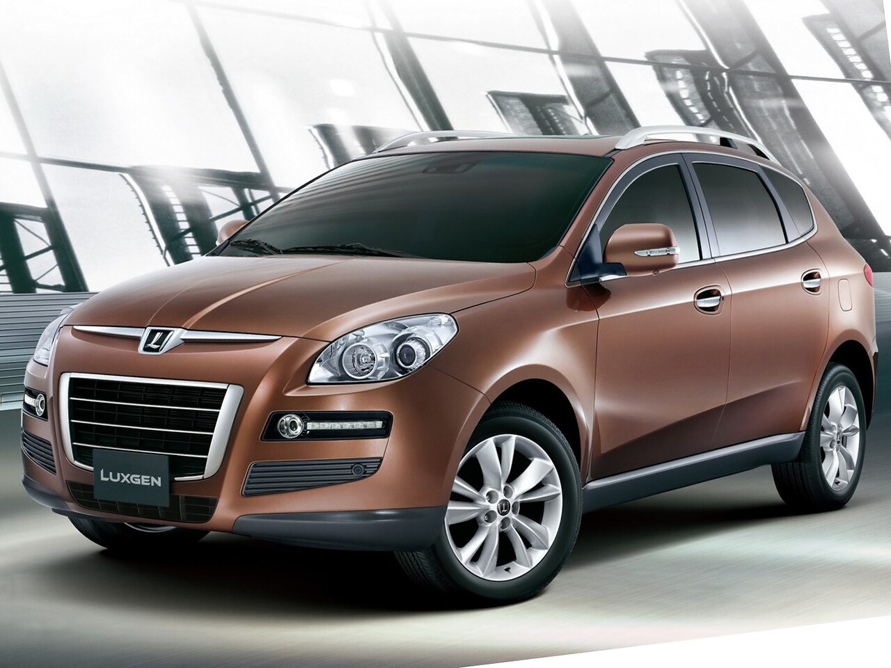 Luxgen 7 SUV (I поколение, 2013 - 2014 г.в.): вид спереди сбоку