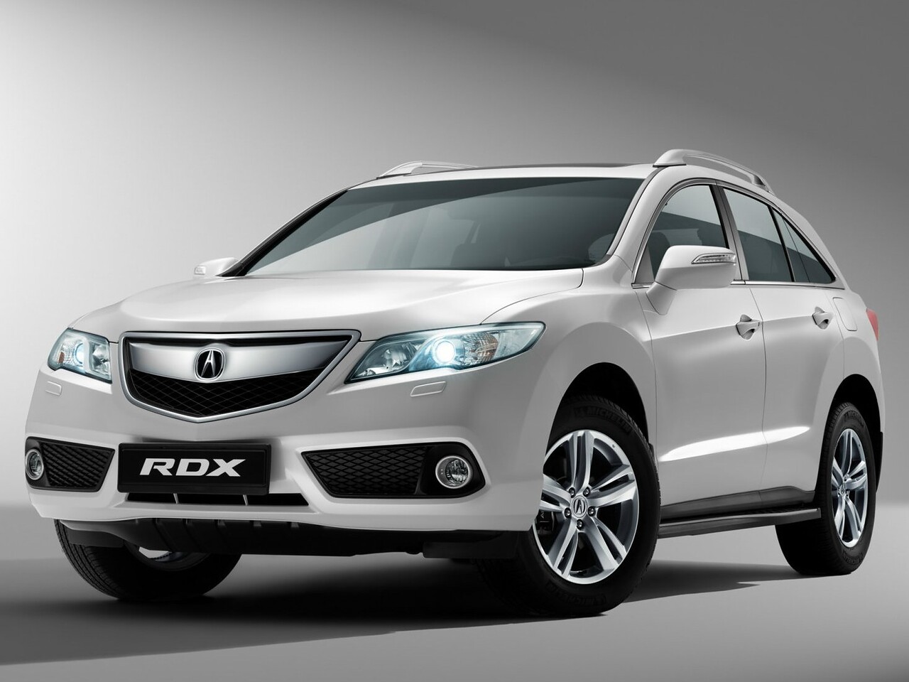 Acura RDX (II поколение, 2014 - 2015 г.в.): вид спереди сбоку