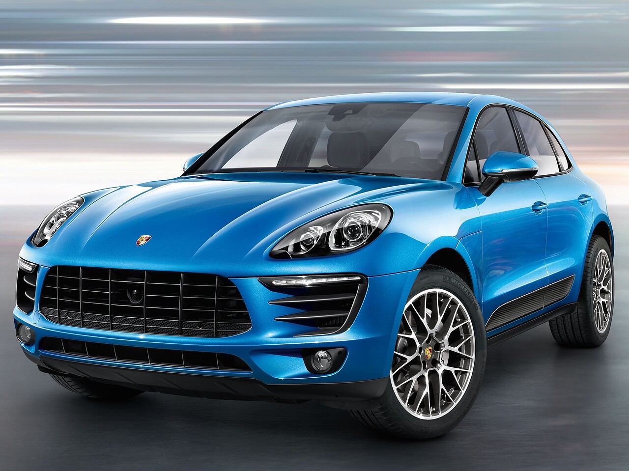 Porsche Macan 2.0 MT: вид спереди сбоку