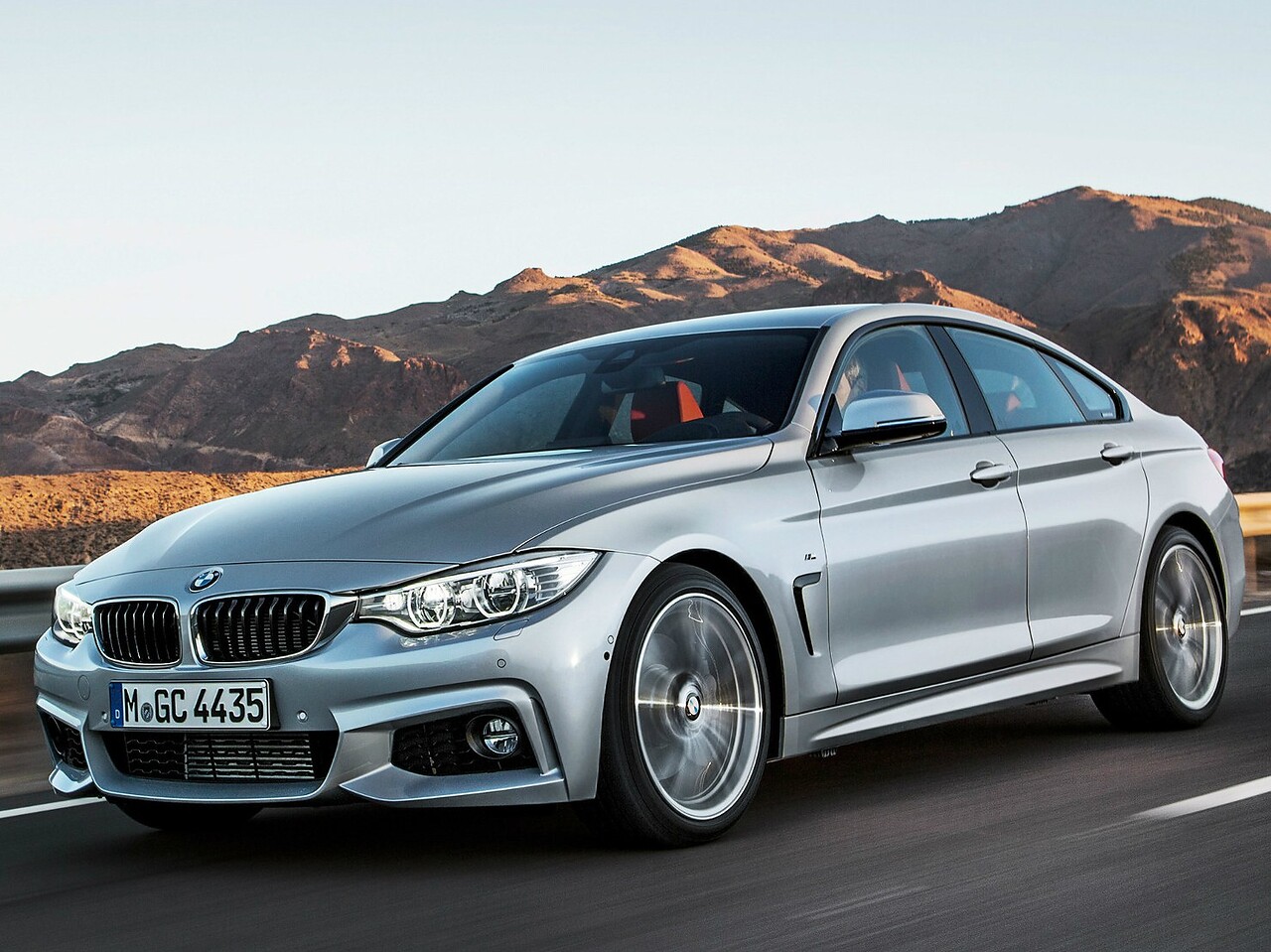 BMW 4 серия Гран Купе лифтбек 2.0 AT 420i: вид спереди сбоку на горной дороге