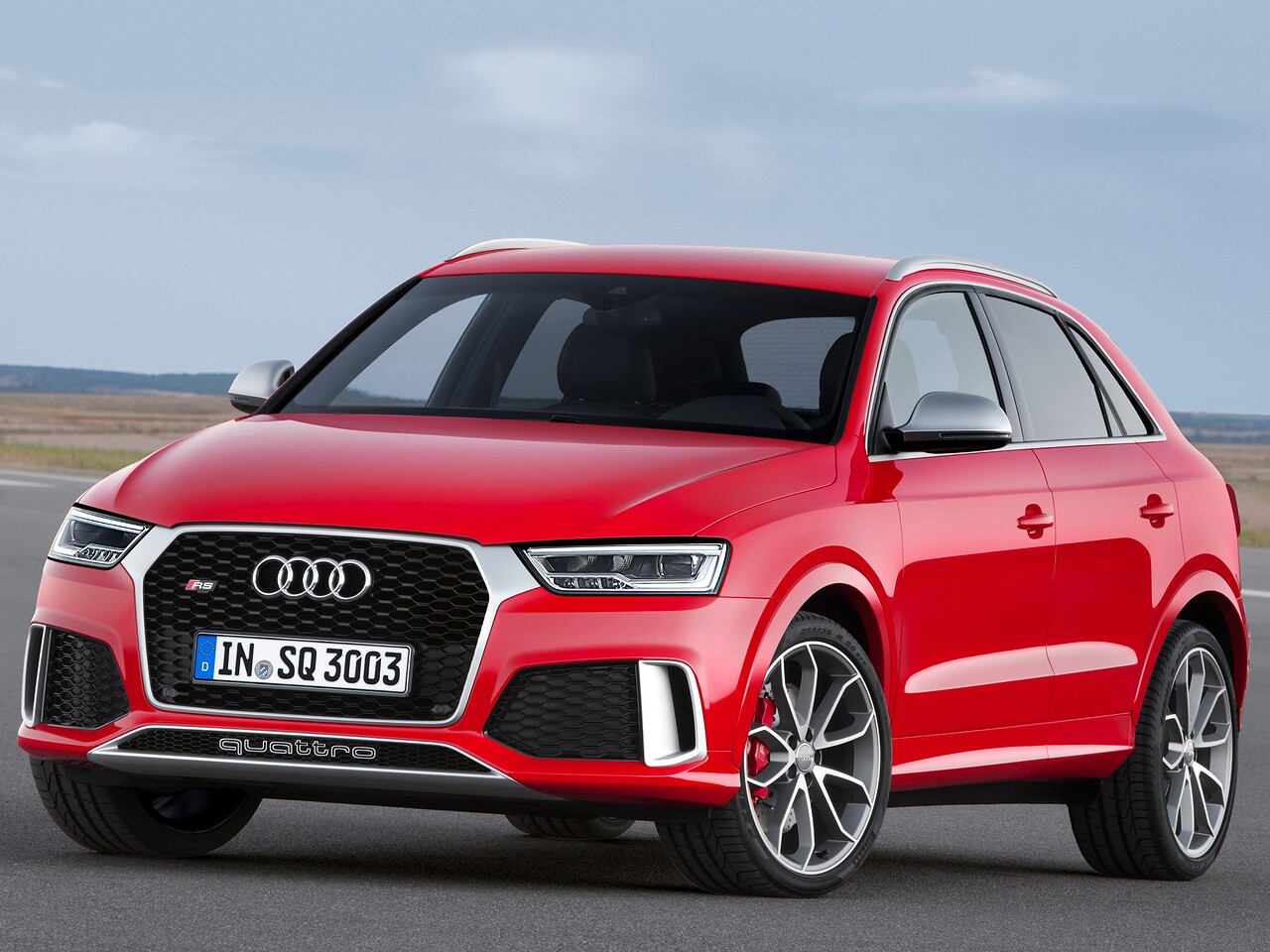 Audi Q3 RS (I поколение рестайлинг, 2015 - 2016 г.в.): вид спереди сбоку