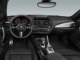 BMW 2 купе 2.0 AT 220i: руль и центральная консоль