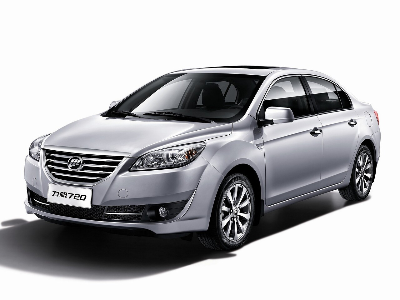 Lifan Cebrium (I поколение, 2014 - 2017 г.в.): вид спереди сбоку