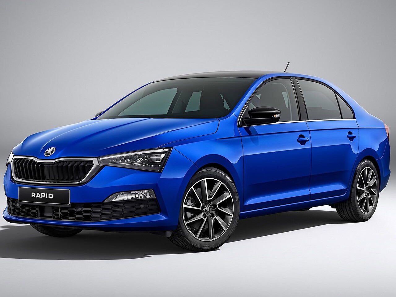 Skoda Rapid лифтбек 1.6 MPI MT Ambition: вид спереди сбоку
