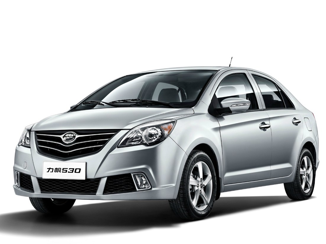 Lifan Celliya (I поколение, 2014 - 2016 г.в.): вид спереди сбоку