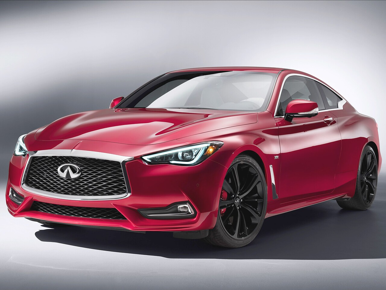Infiniti Q60 купе (III поколение, 2016 - 2021 г.в.): вид спереди сбоку