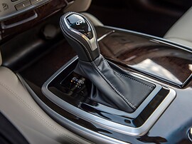 Infiniti QX60 3.5 AT Premium: селектор коробки на центральной консоли