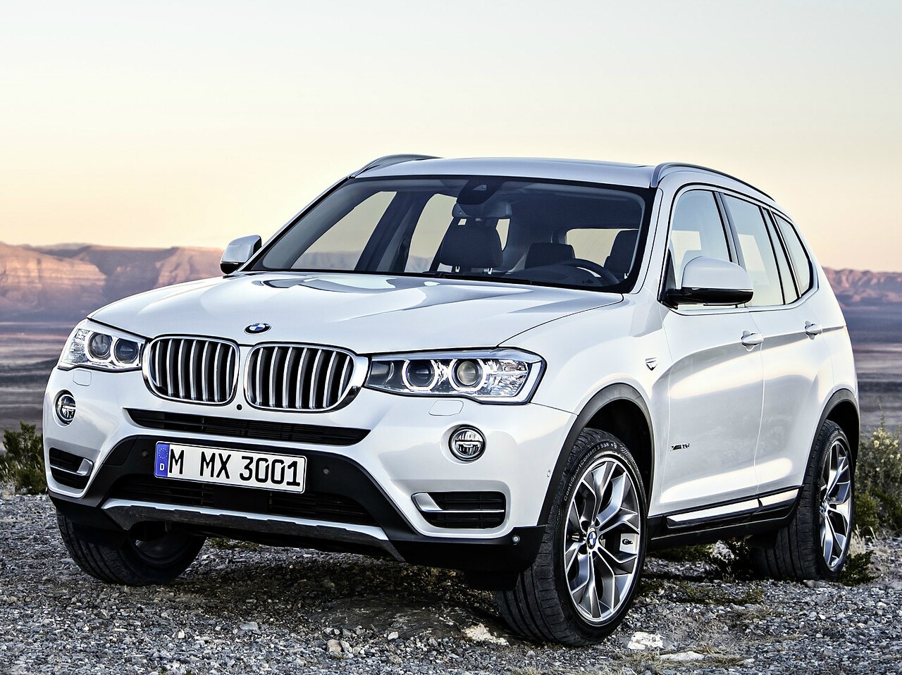 BMW X3 (F25 рестайлинг, 2014 - 2017 г.в.): Кроссовер на каменистой тропе в горах