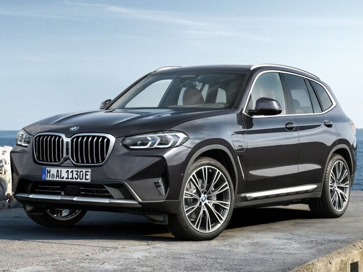 BMW X3 2.0 xDrive AT Base (20d): Кроссовер на мощёной площадке