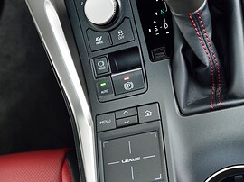 Lexus NX (I поколение, 2014 - 2017 г.в.): центральная консоль