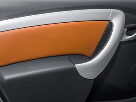 ВАЗ (Lada) Largus Cross 1.6 (106 л.с) MT Quest 7 мест: дверная карта