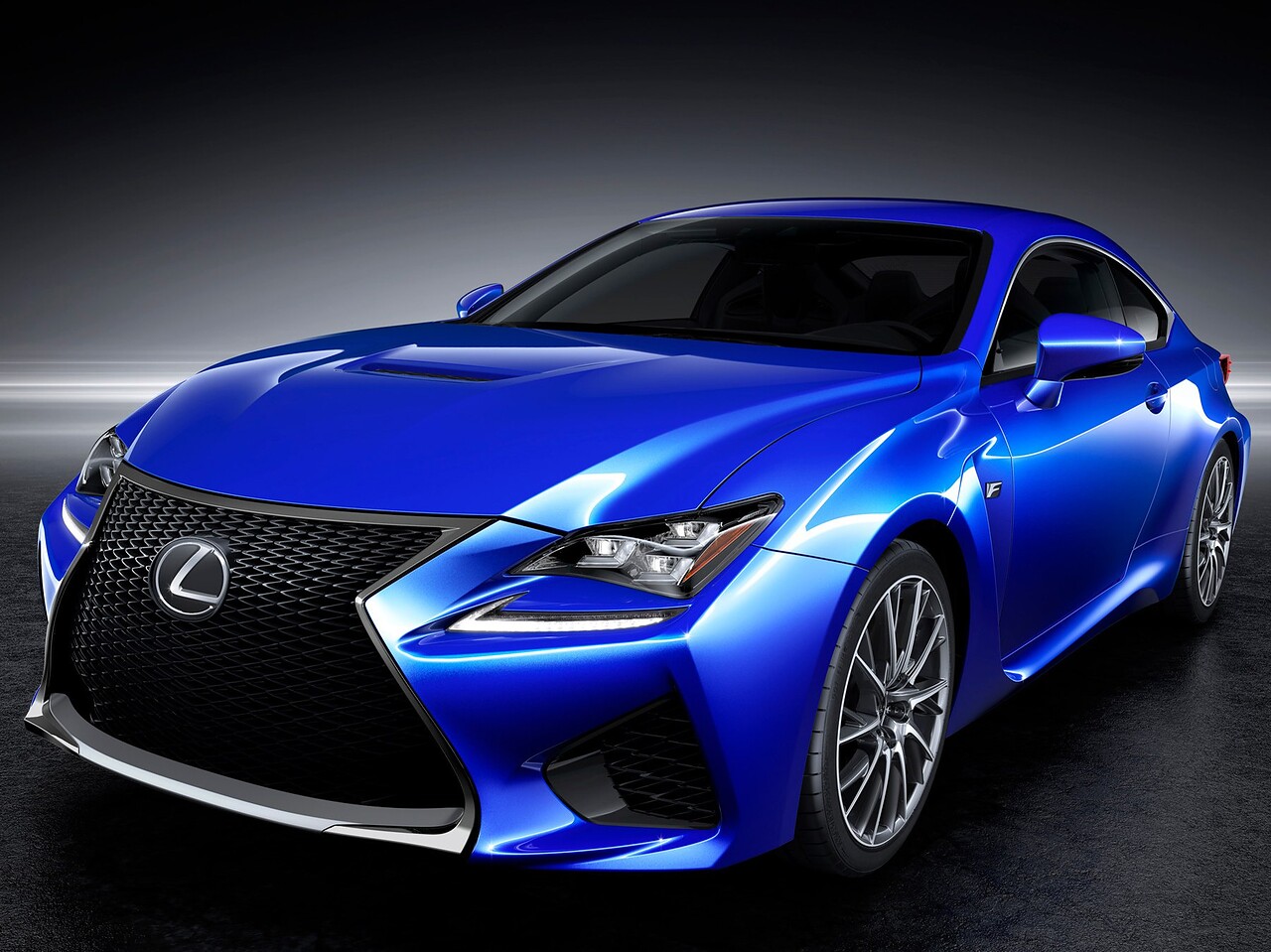 Lexus RC F (I поколение, 2014 - 2019 г.в.): вид спереди сбоку