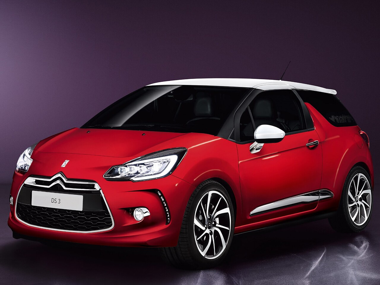 Citroen DS3 1.6 VTi AT So Chic: вид спереди сбоку