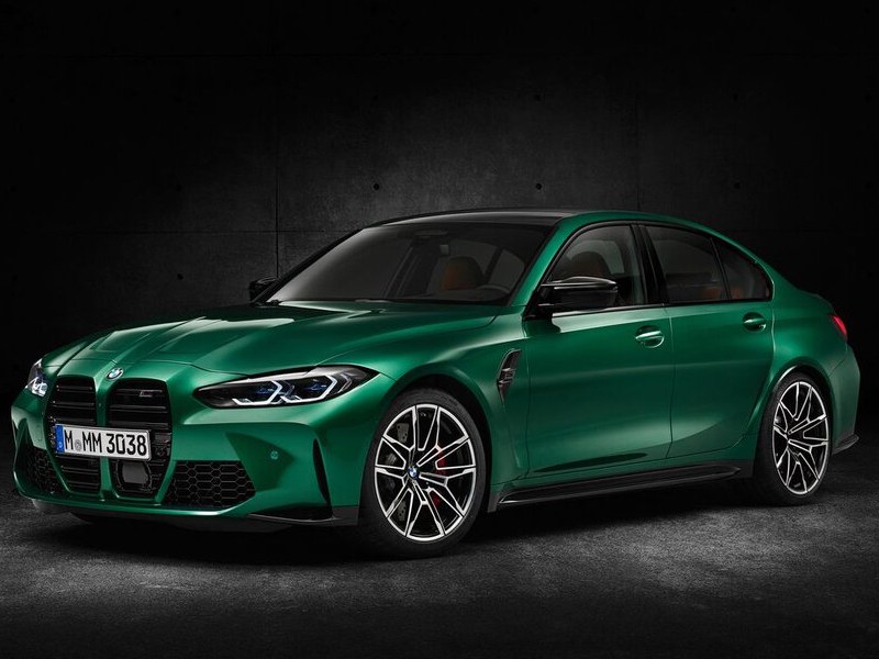 BMW M3 седан: Седан в тёмной студии