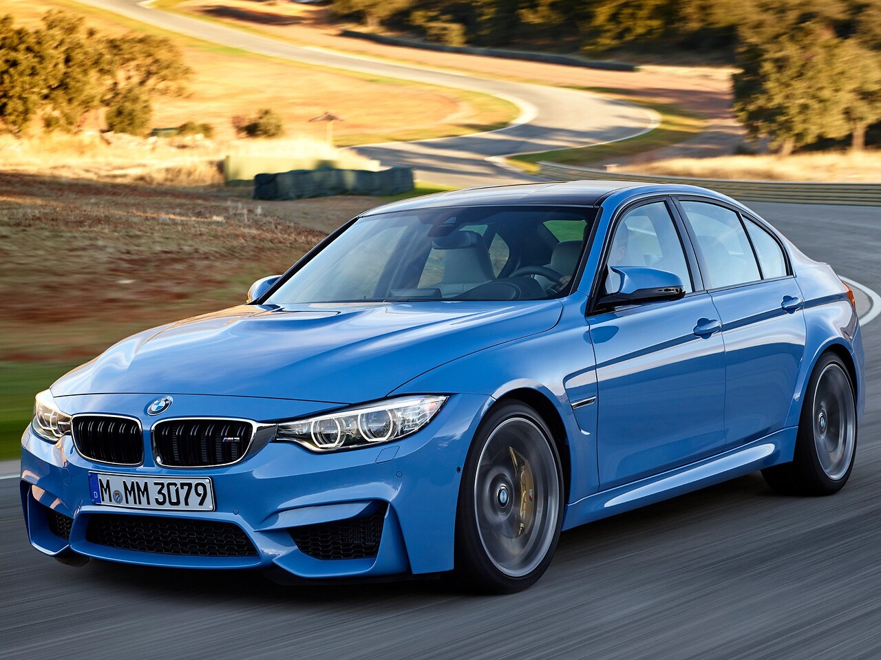 BMW M3 седан (F30, 2014 - 2019 г.в.): Седан в движении по гоночной трассе