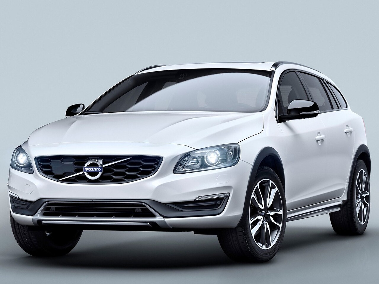 Volvo S60 Cross Country универсал 2.0 D3 2WD AT Summum: вид спереди сбоку