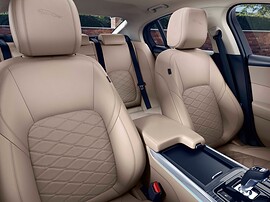 Jaguar XE 2.0 AT R-Dynamic S (D180): передние сиденья