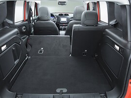 Jeep Renegade (BU, 2015 - 2019 г.в.): багажник со сложенными сиденьями