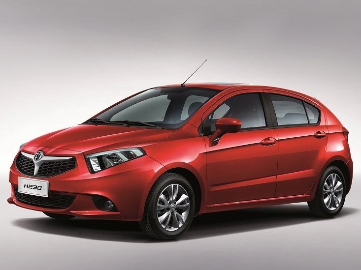 Brilliance H230 хэтчбек 5-дв. 1.5 AT Deluxe: вид спереди сбоку