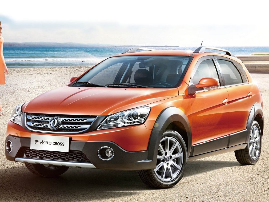 Dongfeng H30 Cross 1.6 MT Comfort: вид спереди сбоку на пляже