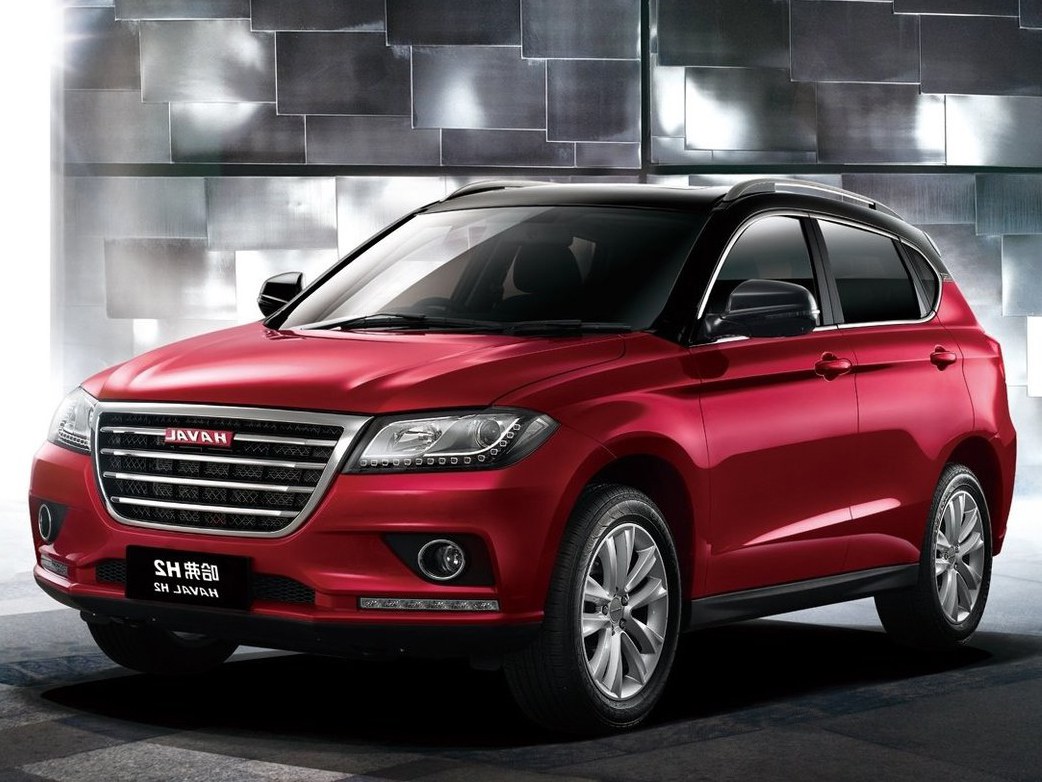 Haval H2 (I поколение, 2015 - 2020 г.в.): вид спереди сбоку у здания