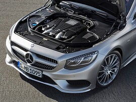 Mercedes-Benz S-Класс купе 4.7 AT S500: вид спереди сбоку с открытым капотом