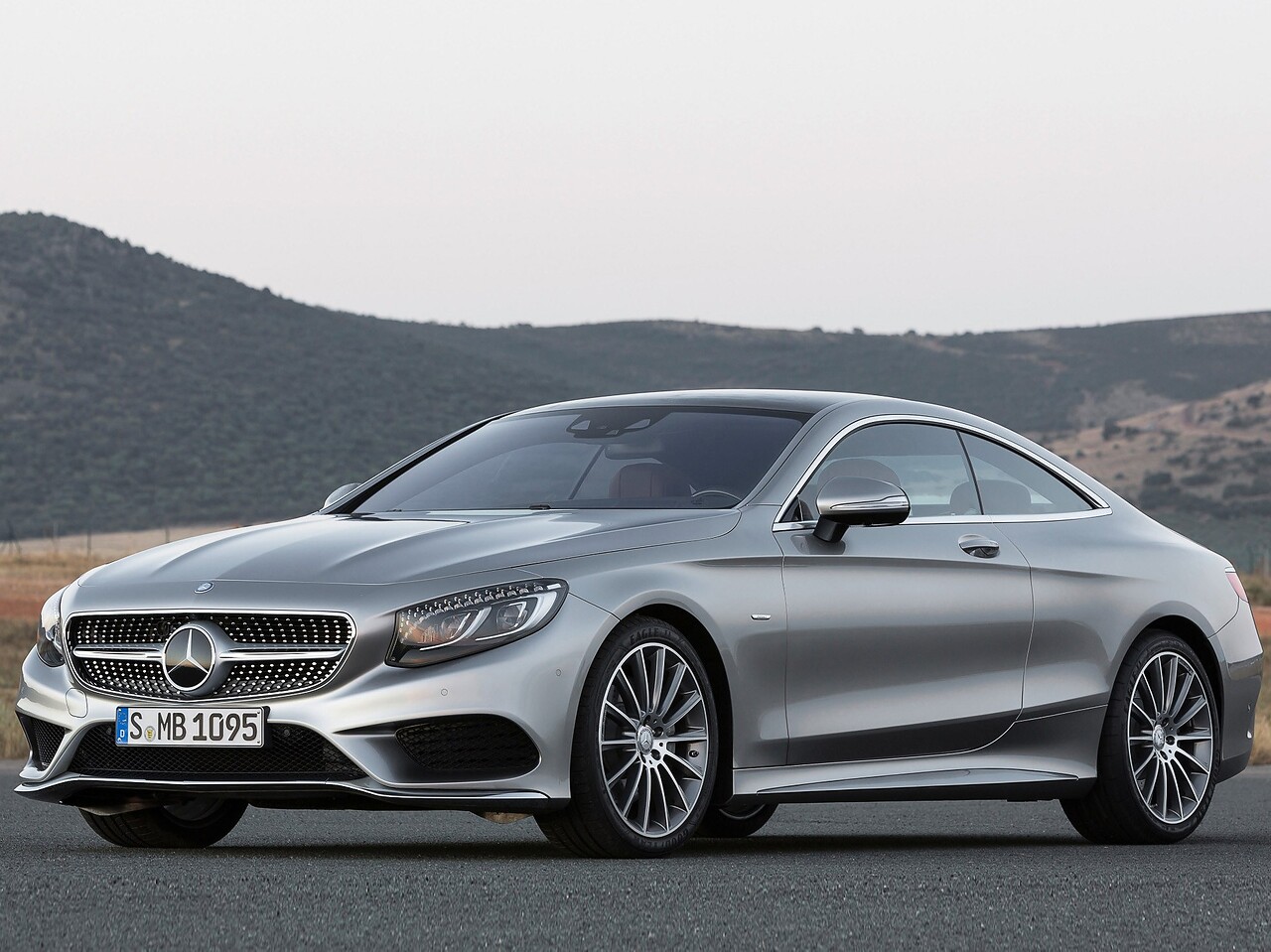 Mercedes-Benz S-Класс купе 4.7 AT S500: вид спереди сбоку