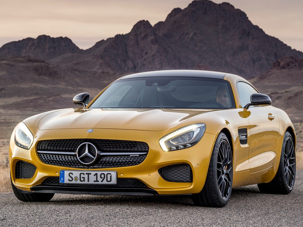 Mercedes-Benz AMG GT 4.0 AT GT S: вид спереди сбоку