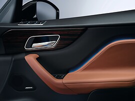 Jaguar F-Pace 2.0 AT Prestige: салон