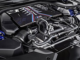 BMW M5 седан (F90, 2017 - 2020 г.в.): Двигатель под капотом
