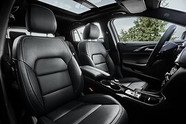 Infiniti Q30 (I поколение, 2016 - 2019 г.в.): салон