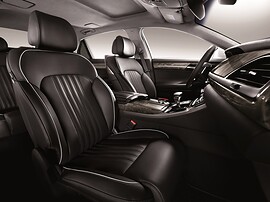 Genesis G90 5.0 AT Royal: салон