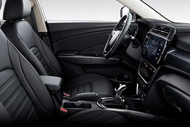 KGM Tivoli: салон, руль и панель