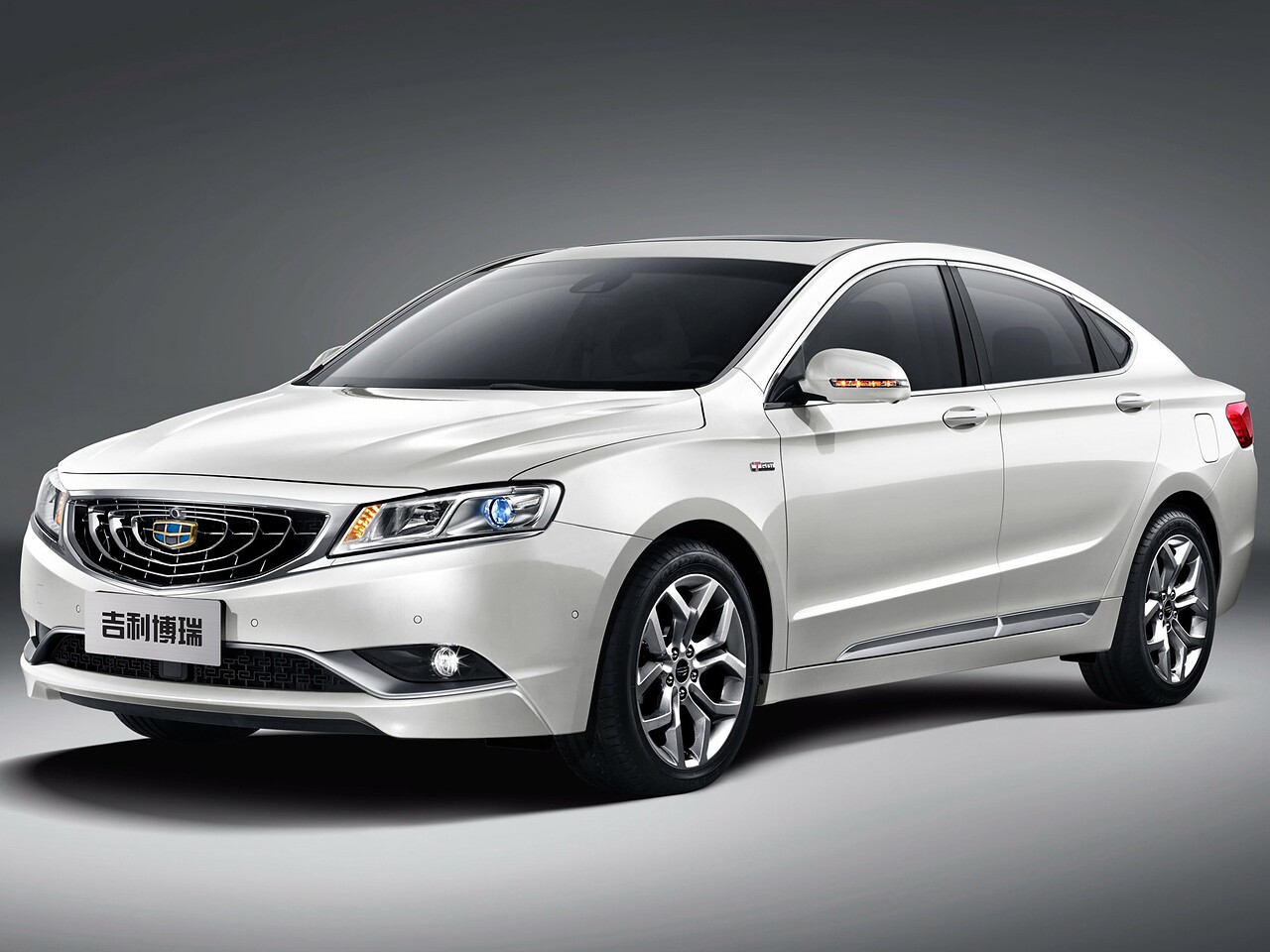 Geely Emgrand GT седан (I поколение, 2016 - 2019 г.в.): вид спереди сбоку