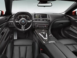 BMW M6 купе 4.4 AT: Салон: приборная панель и передние сиденья