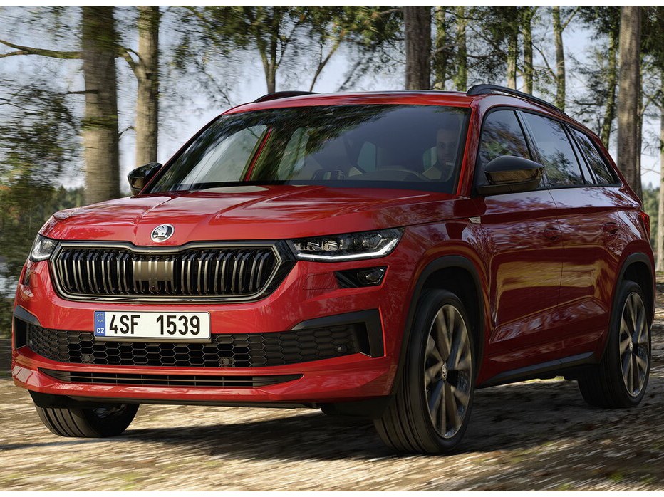 Skoda Kodiaq 1.4 MT Active: вид спереди сбоку в лесу