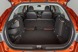 ВАЗ (Lada) Vesta SW Cross (I поколение, 2017 - 2022 г.в.): багажник со сложенными сиденьями