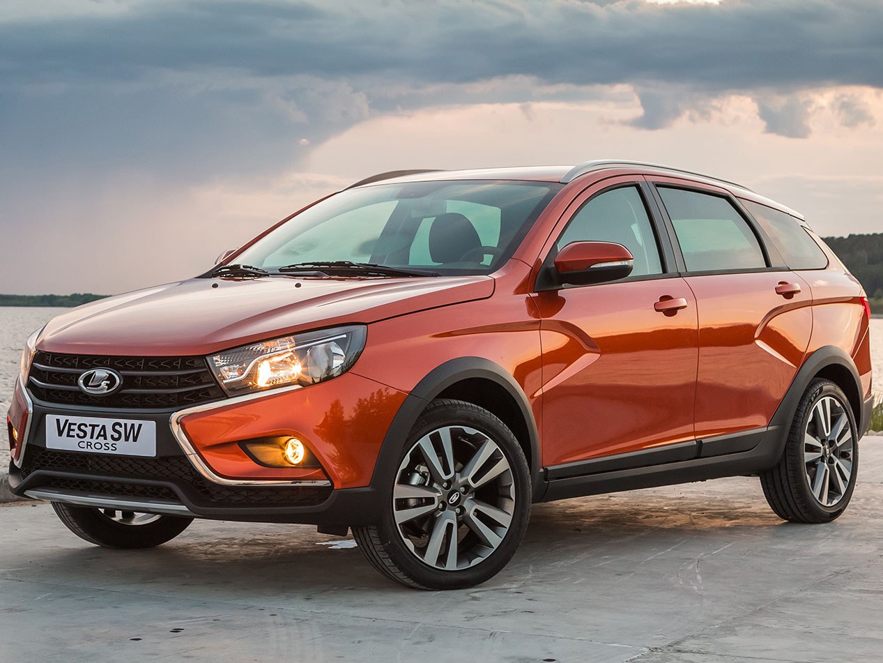 ВАЗ (Lada) Vesta SW Cross (I поколение, 2017 - 2022 г.в.): вид спереди сбоку