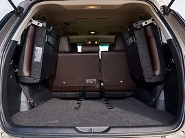 Toyota Fortuner внедорожник 2.7 MT Стандарт: багажник